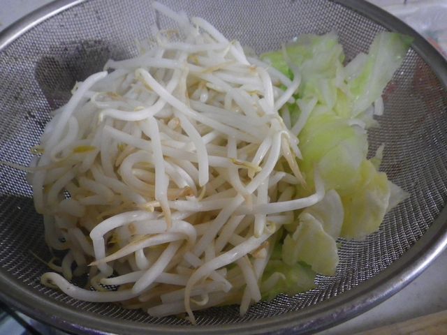 キャベツともやし