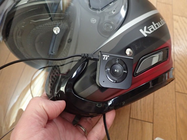 ヘルメットに取り付け