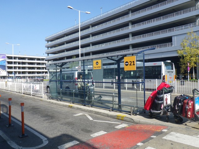 ヒースロー空港でレンタカー