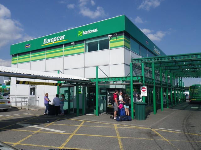 ヒースロー空港でレンタカー