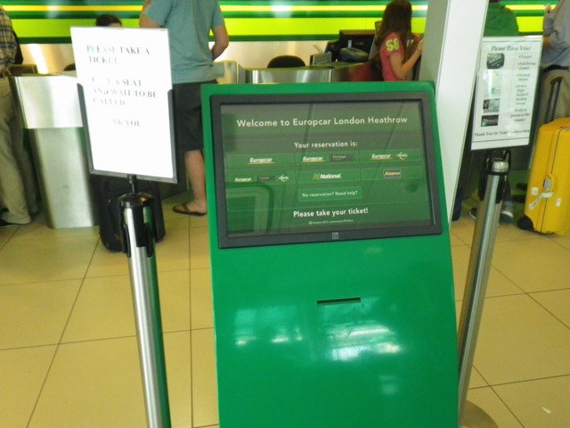 ヒースロー空港でレンタカー