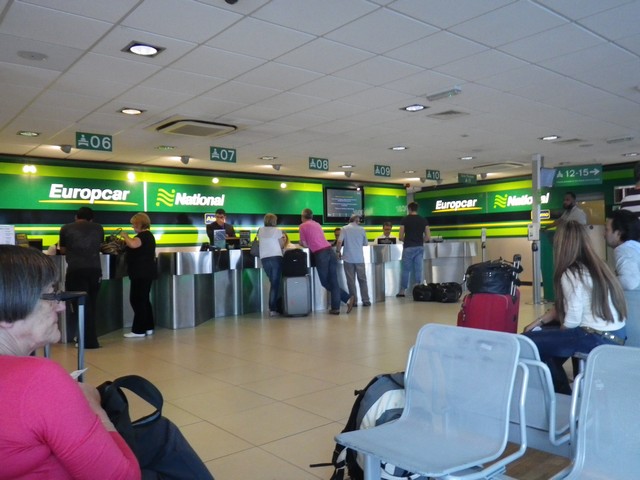 ヒースロー空港でレンタカー