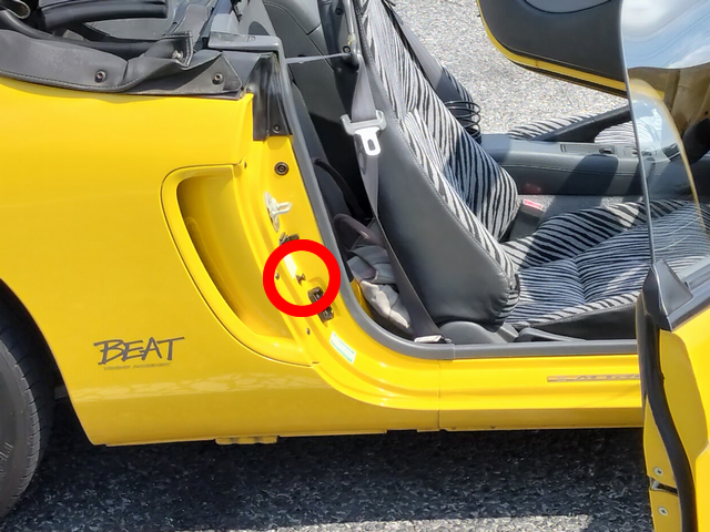 給油口の開け方