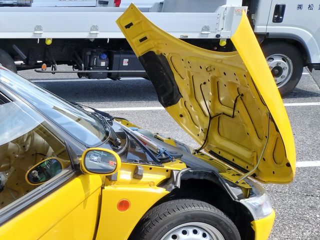 ボンネットを開ける