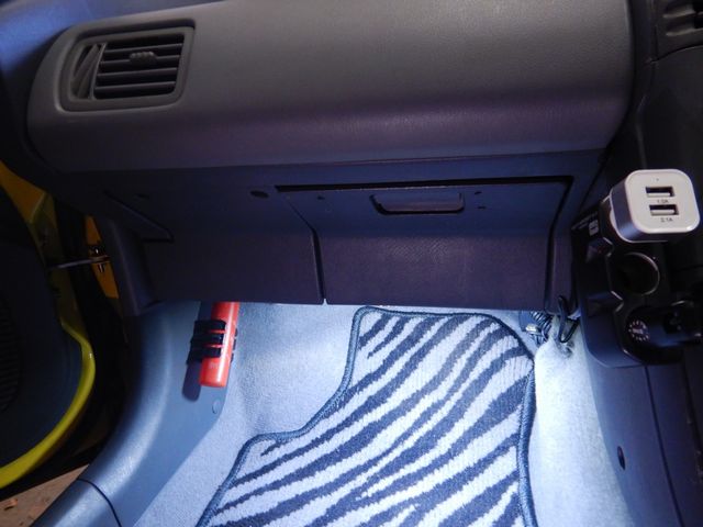 グローブボックス