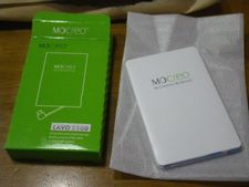 メチャ薄モバイルバッテリーMOCREOは手のひらサイズの60g【薄・小・軽】