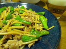 ピーマンじゃなくてししとうの青椒肉絲はウマいぜ