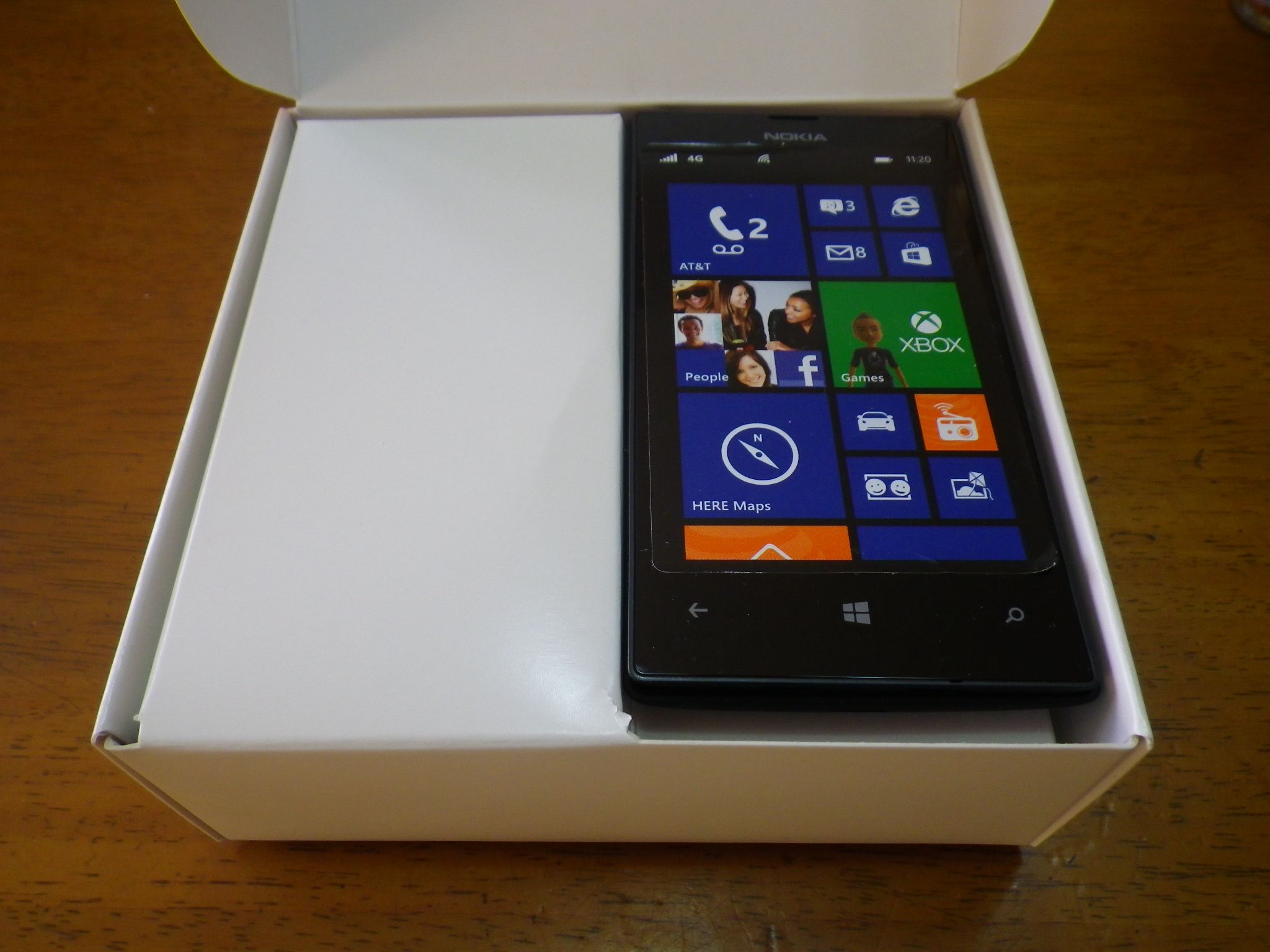 ノキア Lumia 520:開封の義!【格安Windows Phoneの各部をチェック】