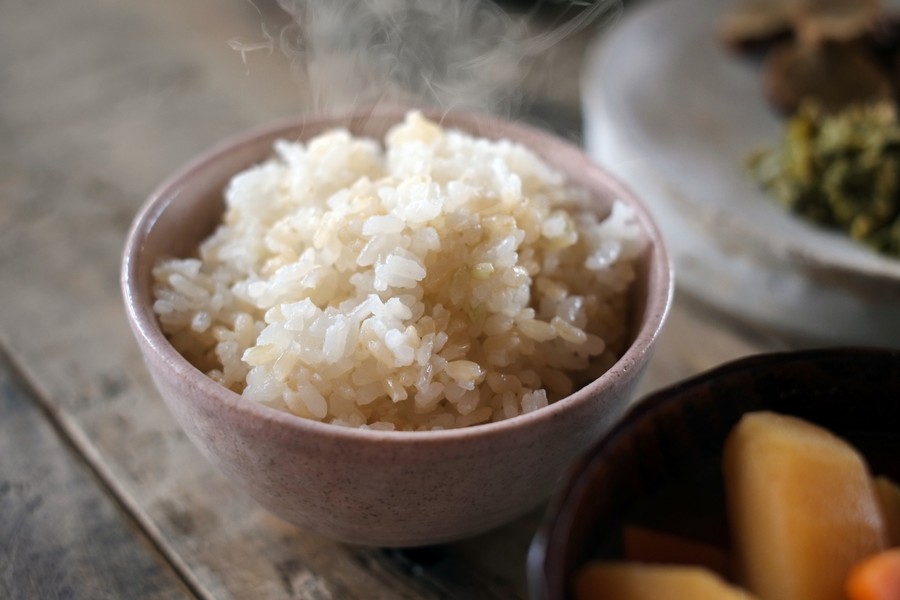 玄米を食べているのだが、白米の倍以上食べても体重増えないぜ